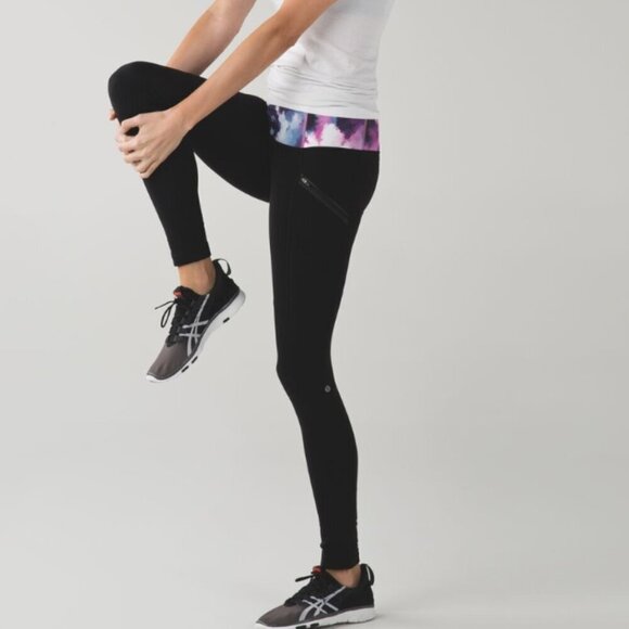 Lululemon Toasty Tech Tight II Black / Blooming Pixie Multi - Picture 7 of 7